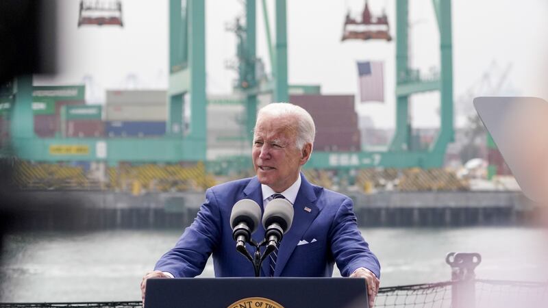 Biden ‘se le va al cuello’ a petroleras por precios de la gasolina: ‘Exxon ganó más que Dios’