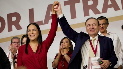 El presidente del Consejo Nacional de Morena, Alfonso Durazo Montaño, y la dirigente nacional de Morena, Ariadna Montiel