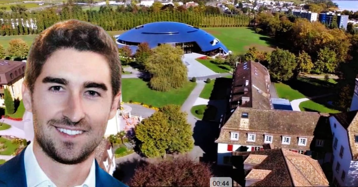 Gonzalo Hevia: El heredero de Palacio de Hierro con heterocromía que ...
