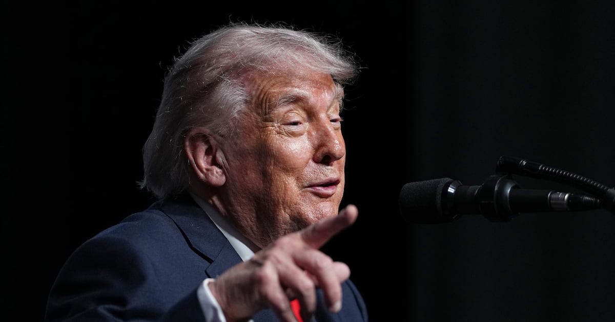 Trump imita a Sheinbaum y reitera propuesta de cambiar nombre del Golfo de México