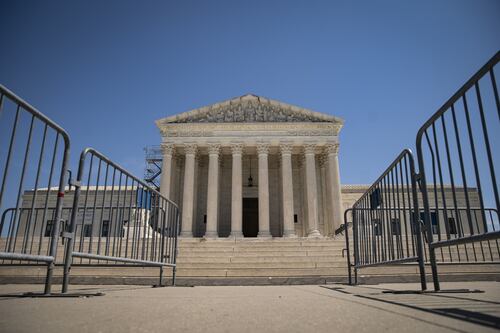 Aborto en EU: Corte Suprema suspende restricción a píldoras abortivas