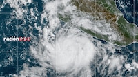 ‘Polo’ pasa de Tormenta Tropical a Huracán y sigue intensificándose frente a costas mexicanas