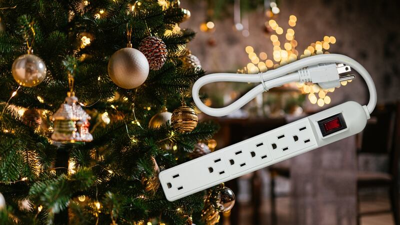Feliz y ‘luminosa’ Navidad: Profeco reprueba estas extensiones para ‘enchufar’ tu árbol