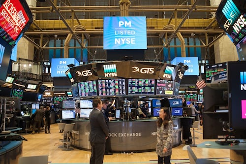 Wall Street cierra al alza y Dow Jones toca récord; BMV gana 0.53% semanal