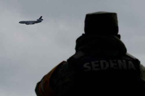 Gobierno publica en el DOF ley que da control del espacio aéreo al ejército