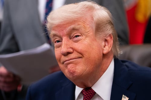 Trump flexibiliza postura sobre psicodélicos: Impulsa terapias con ibogaína para veteranos