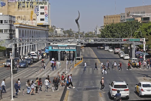Primero asfixian a las ciudades y luego se filman sobre las ruinas