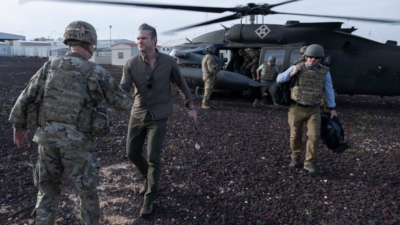 Trump amenaza con ‘no mover’ su Ejército de Medio Oriente para espiar a Irán: ‘No iremos a ninguna parte’