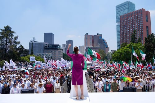 Sheinbaum ‘jala’ más de 130 mil asistentes en la celebración a dos años de su triunfo electoral
