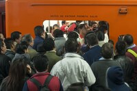 ‘’¡Manden trenes vacíos!’: Metro de CDMX registra retrasos y saturación en 7 líneas