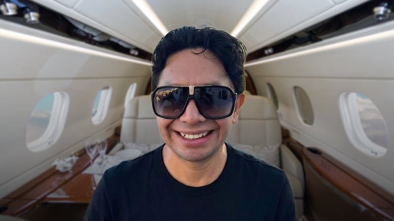 Eliazar Mas, regidor de Morena en Tulum, presume viaje en jet privado