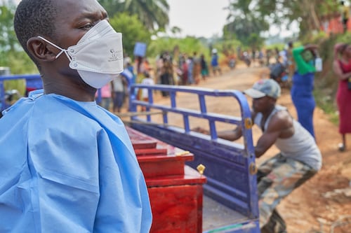 ¿Vacuna contra el ébola? Comienzan ensayos en el Congo mientras brote supera las 500 muertes