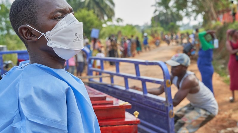 ¿Vacuna contra el ébola? Comienzan ensayos en el Congo mientras brote supera las 500 muertes