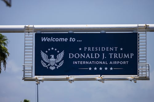 Aeropuerto West Palm Beach en Florida cambia de nombre: Ahora se llama ‘Presidente Donald Trump’