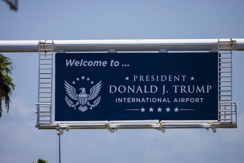Aeropuerto West Palm Beach en Florida cambia de nombre: Ahora se llama ‘Presidente Donald Trump’