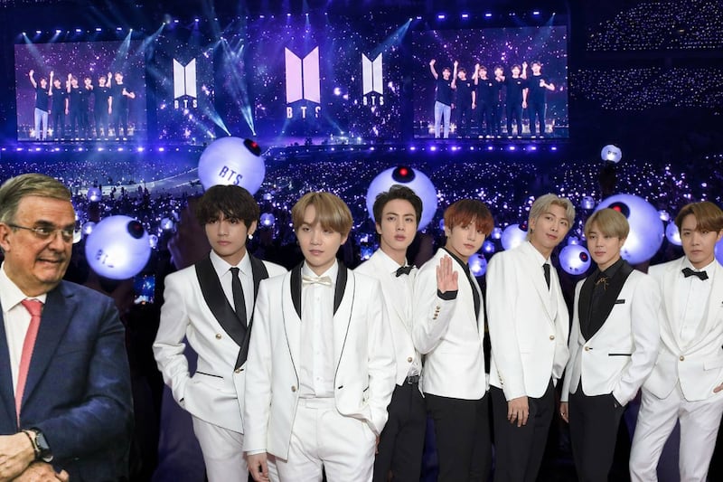 Marcelo Ebrard también es ARMY y aparece en el último concierto de BTS en la CDMX: ‘Sí se pudo’