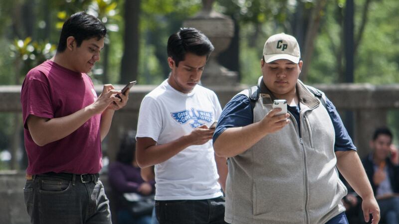 Profeco dice a Motorola y Samsung que no ‘se pasen de rosca’: Pide suspender bloqueo de celulares