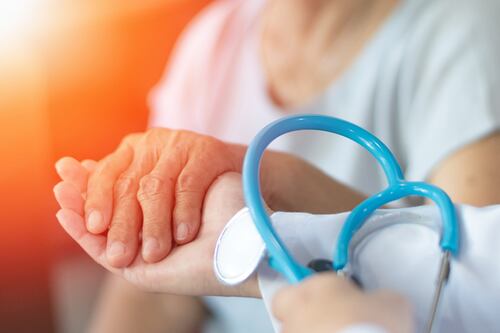 Cofece presenta denuncia ante la Fiscalía por colusión en el sector salud