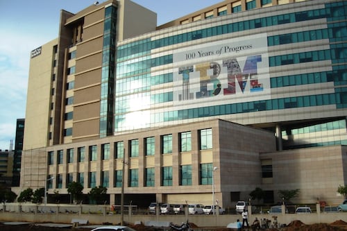 Acciones de IBM se desploman 22% y se encaminan a su mayor pérdida desde 1980: ‘Fallamos’, admite su CEO
