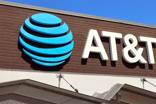 Televisa compra AT&T México: ¿Quién es David Martínez, el empresario que se alió para competir con Slim?