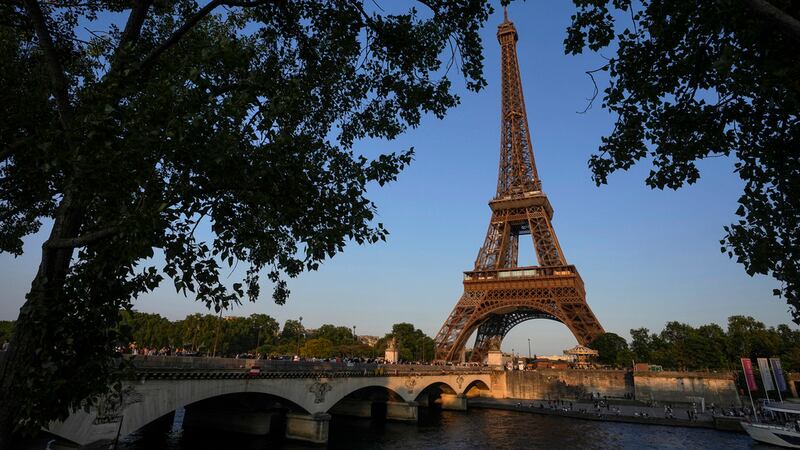 Turista mexicana sufre violación grupal en Francia: Esto sabemos del caso en Torre Eiffel