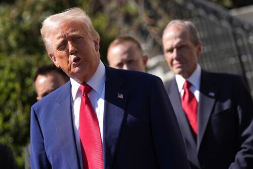 Trump reitera que no asistirá al G20 en Sudáfrica; acusa ‘genocidio de agricultores blancos’ por tierras