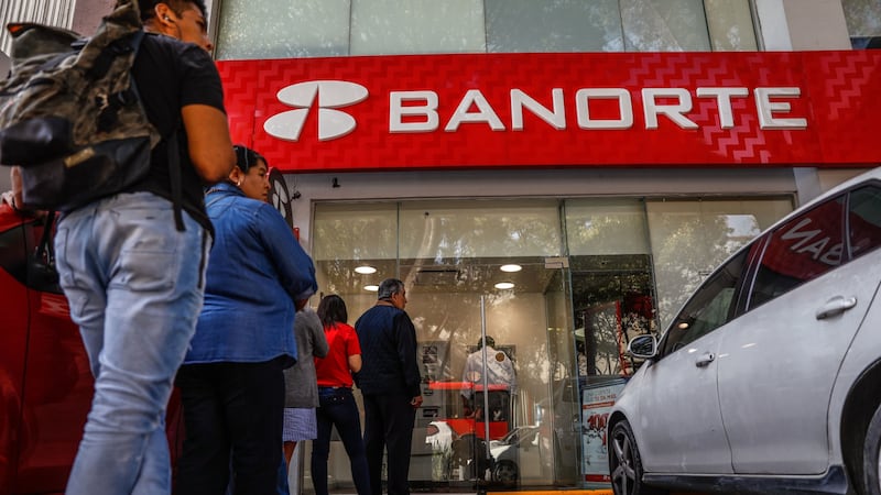 Denuncian presunta filtración de datos de clientes de Banorte; banco niega vulneración