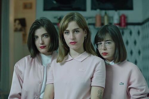 'Tontipop' con Cariño, una mezcla musical de los 90 en España y letras sin prejuicios