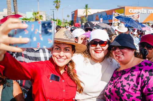 Milena Quiroga, alcaldesa de La Paz, aparece con simpatizantes en evento de Claudia Sheinbaum en BCS