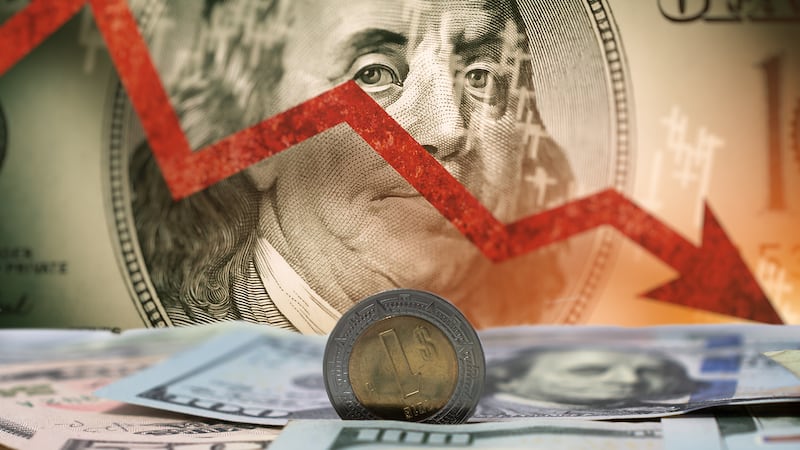 ‘Superpeso’ regresará en 2026: Dólar caerá 5% en la primera mitad del próximo año, calcula Goldman