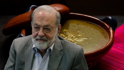 El Pozole de Moctezuma es un restaurante que visitó Carlos Slim. (Fotoarte: El Financiero Crédito: Shutterstock / Bloomberg)