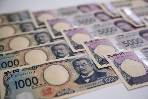 Yen japonés tiene su mayor salto desde agosto; autoridades intervendrían en el mercado