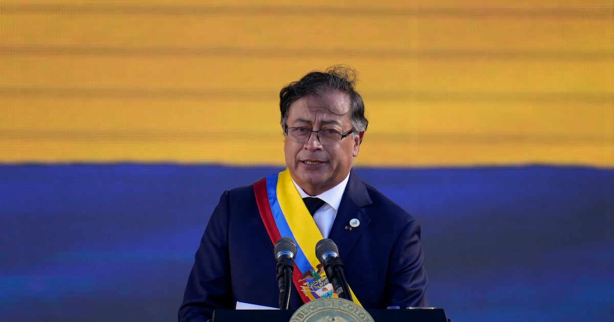 Gustavo Petro, en la ‘tablita’: Ordenan su suspensión como presidente de Colombia mientras es investigado