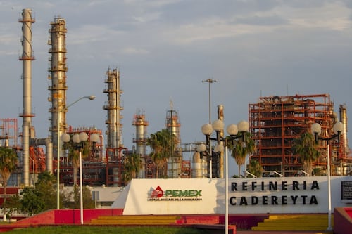 Pemex incumple con calendario de estadísticas petroleras: ‘Se le pasa’ actualizar información operacional