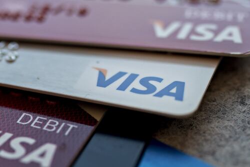 Carga tu tarjeta con la moneda del país que visites