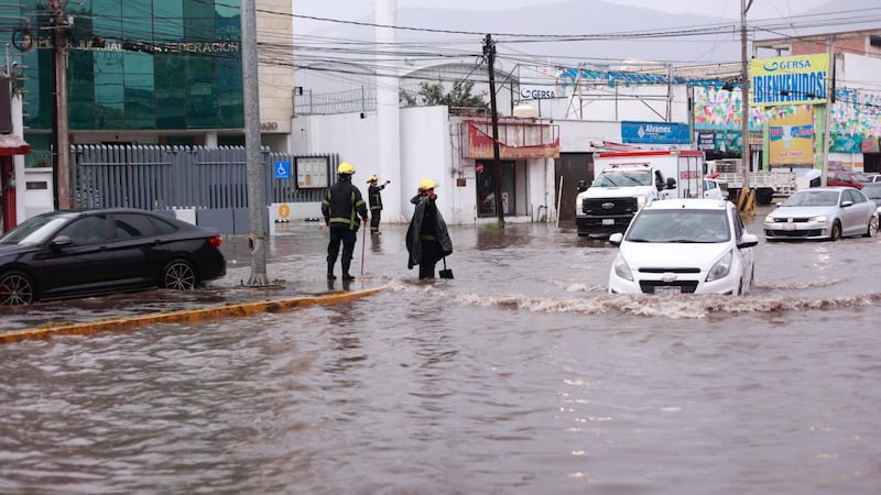 Huracán ‘Marie’ provoca suspensión de clases en BCS: ¿Qué tan fuertes serán las lluvias este jueves?