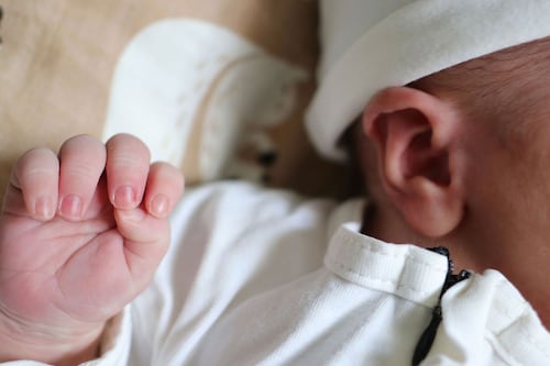 Padres de bebés fallecidos en IMSS Durango aún no llegan a acuerdo reparatorio; piden justicia