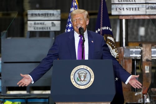 Trump ‘reta’ a Corte de EU: Anuncia arancel global del 10% bajo ‘otra ley’ comercial