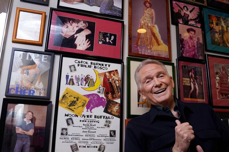 Muere Bob Mackie, ‘Sultán de las Lentejuelas’ y ‘Diseñador de las Estrellas’ que vistió a Marilyn Monroe