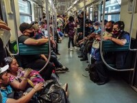 Usuarios de Líneas 2, 3 y 7 del Metro esperan hasta 15 minutos este miércoles: ‘Se queda a medio túnel’