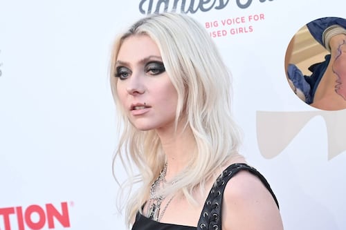 ‘El show debe continuar’: Hospitalizan a Taylor Momsen por picadura de araña antes de concierto con AC/DC
