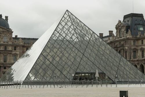 ‘Robo del siglo’ en museo de Louvre: Joyas valen 88 millones de euros... pero ‘no se pueden revender’