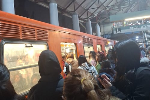 ‘Se está quemando, huele muy feo’: Desalojan vagón en Zapata, Línea 3 del Metro