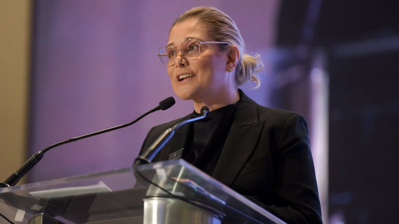 Diputados de Chihuahua entregan solicitud de juicio político contra Maru Campos