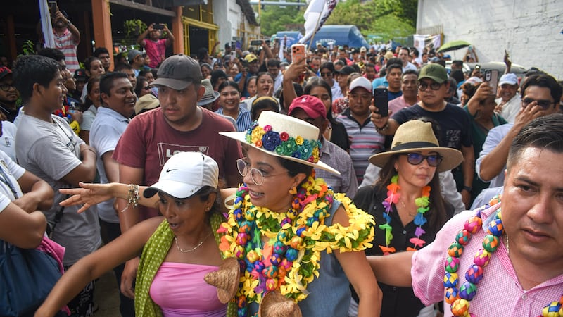 Más de 2 mil transportistas y comerciantes de coco apoyan a Esthela Damián en Guerrero