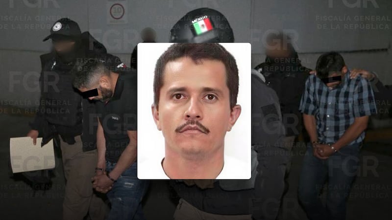 Exhiben arsenal de los escoltas de ‘El Mencho’