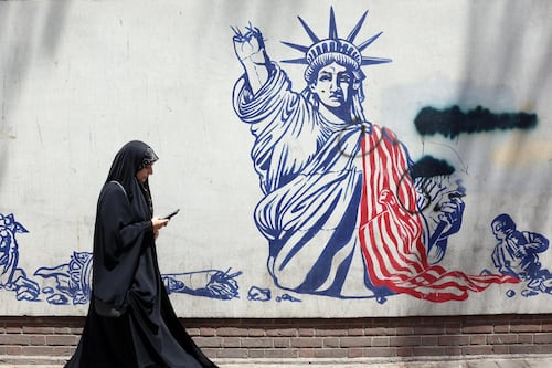 Irán responde agresiones: Ataca bases militares de EU en países de Medio Oriente