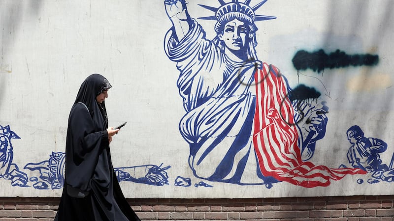 Irán responde agresiones: Ataca bases militares de EU en países de Medio Oriente