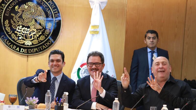 Celebran PAN y PRI que Morena no legislará las reformas al vapor