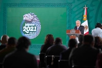 Clases en escuelas son la mejor terapia para niños y adolescentes: AMLO